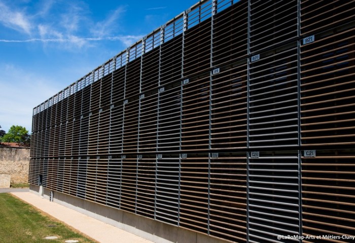 Robert Collet, campus Arts et Métiers de Cluny : « un mur expérimental pour observer le vieillissement des bois naturels ou traités, en temps réel »